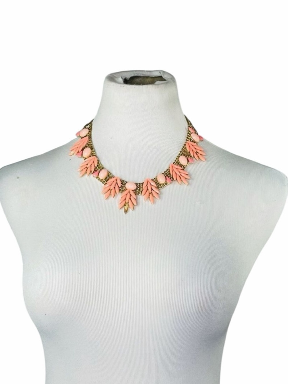 10/$25🦋 Kara and Kate Gold & Coral Statement Necklace